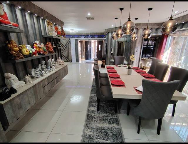 5 BEDROOM HOUSE FOR SALE IN LA LUCIA